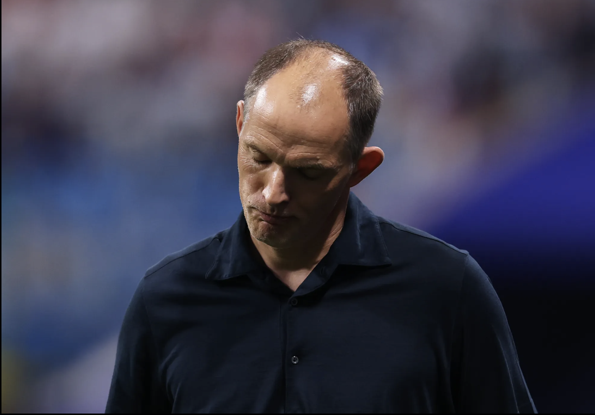 Thomas Tuchel dang phai doi mat voi nhung loi chi trich vi nhung quyet dinh thay nguoi 